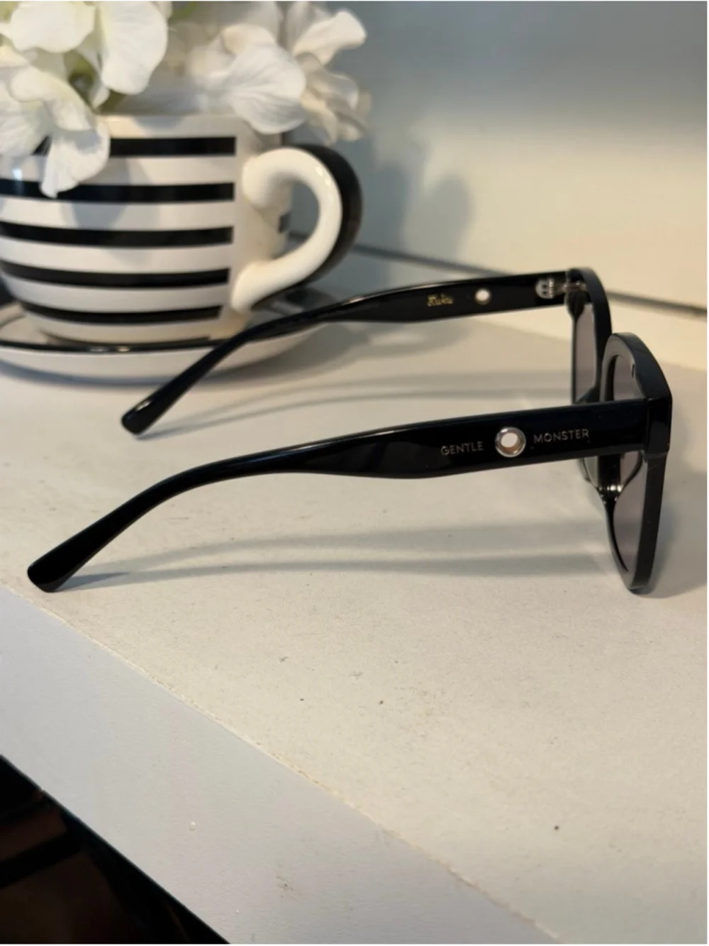 Like new Gentle Monster KuKu Jennie Black Sunglasses